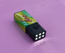006P角型　リチュウムイオン充電池2個+充電器 白+フラッシュライト